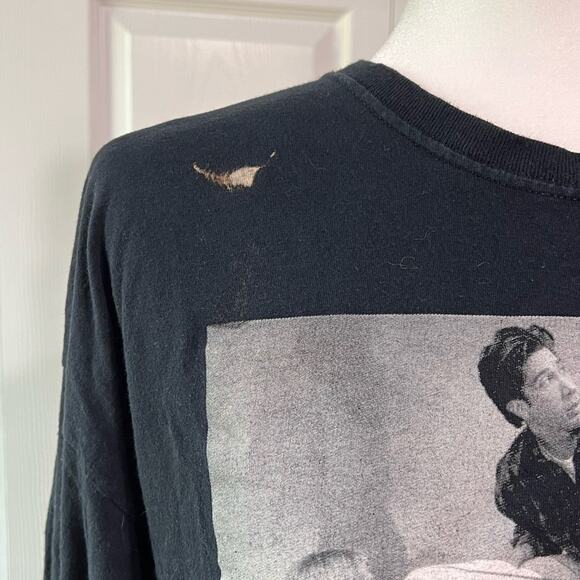 FRIENDS The One With the Cop Pivot couch scene Ross Rachel LS top T-shirt unisex - Picture 6 of 7